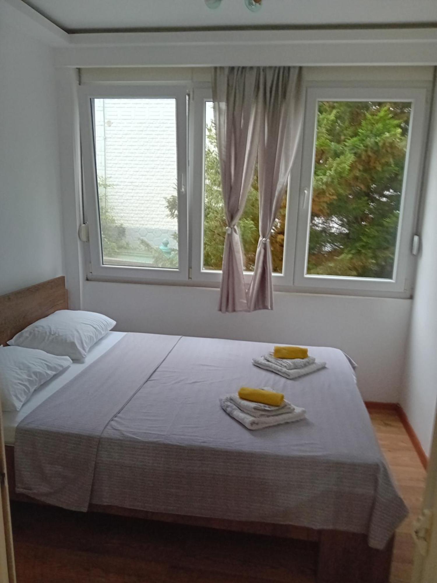 Apartman,,Siv,, Prijevor บุดวา ภายนอก รูปภาพ